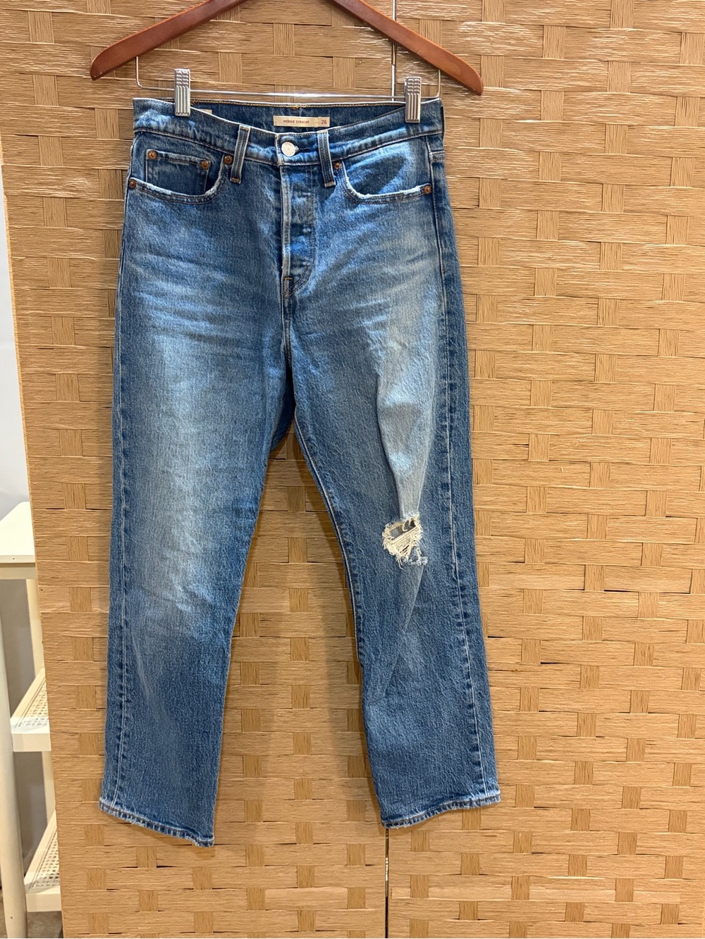 Levi’s Wedgie Straight Jeans Size 26 Medium Wash Distressed Cropped 25” Inseam - Picture 2 of 8